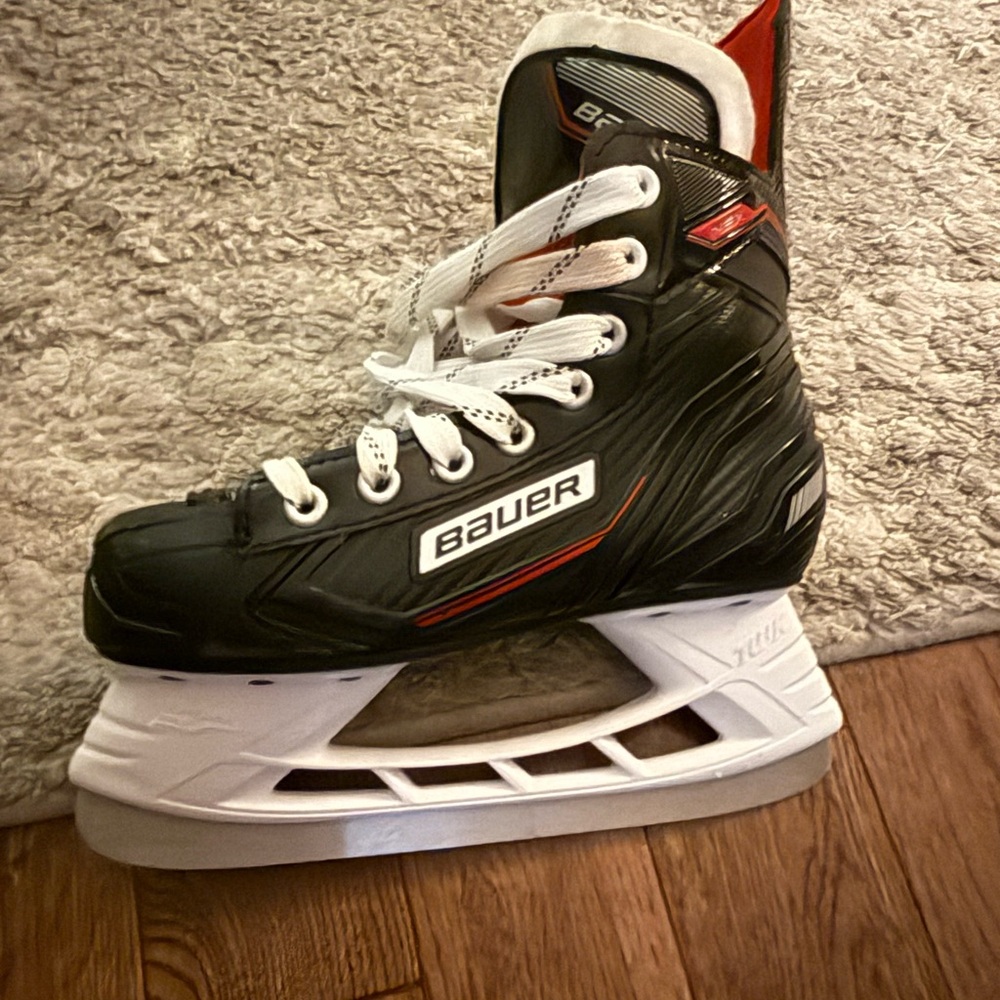 Bauer Black and White Skates